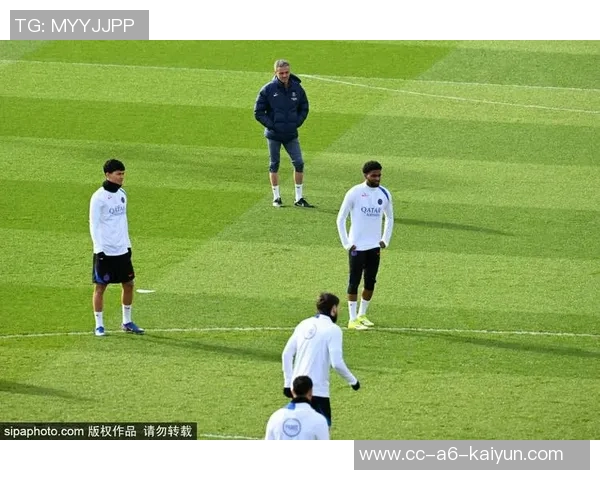 巴萨中场德罗启程前往巴黎即将与巴黎圣日耳曼完成签约